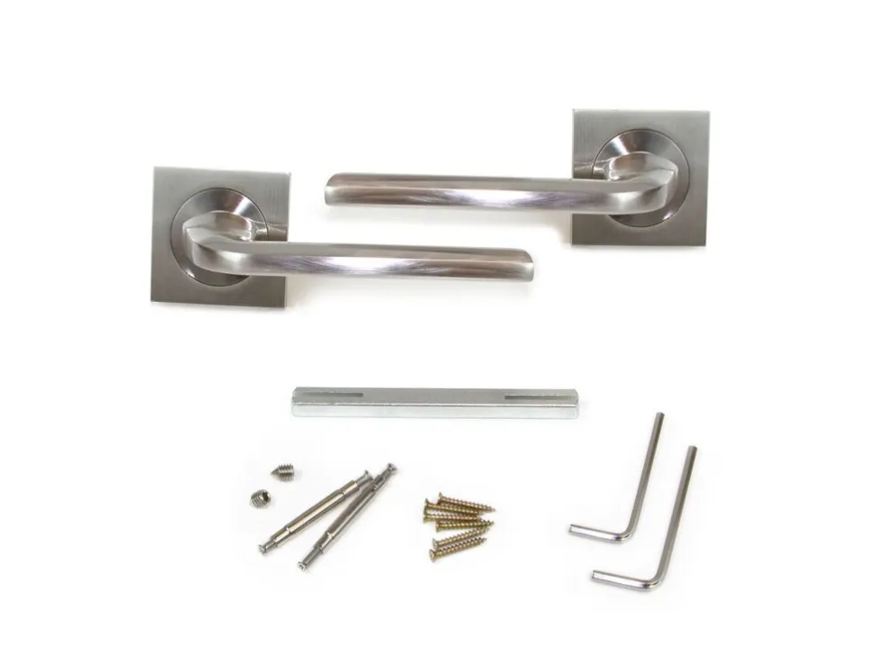 Set di maniglie per porte interne Sydney con rosetta 50x50 in Alluminio e Zama