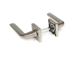 Set di maniglie per porte interne Sydney con rosetta 50x50 in Alluminio e Zama