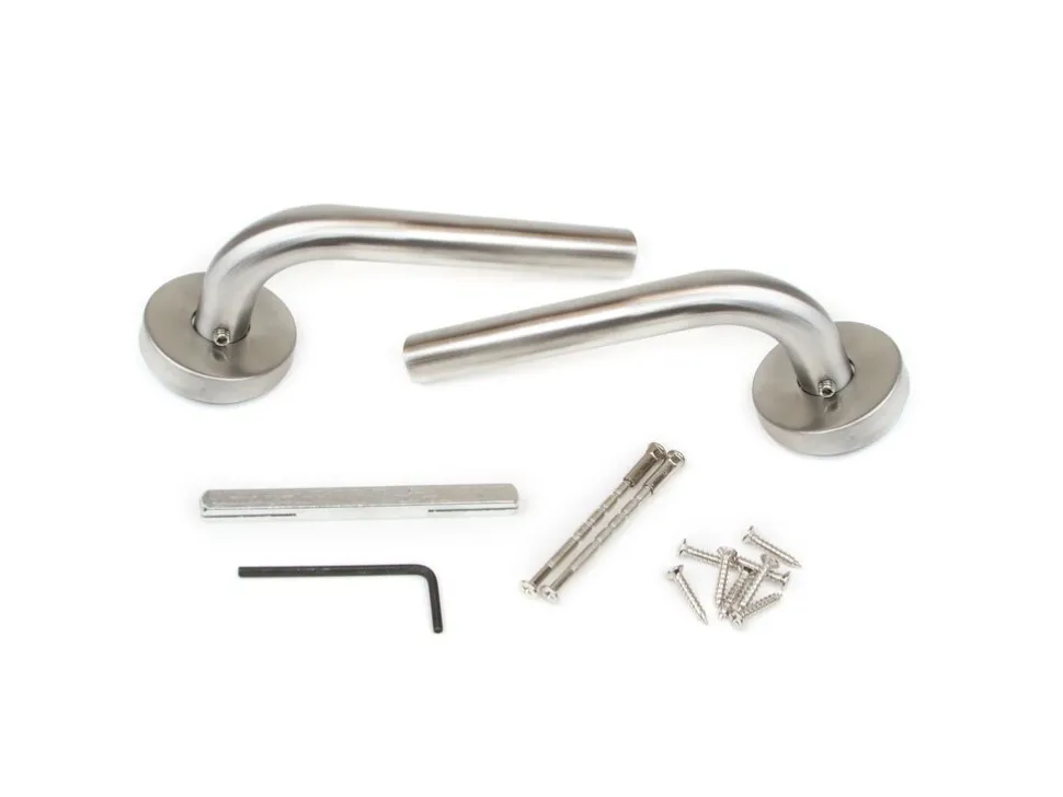Set di maniglie per porte interne con rosetta D.53mm forma a L in Acciaio inox