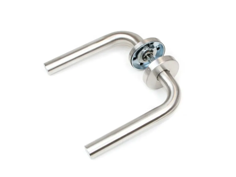 Set di maniglie per porte interne con rosetta D.53mm forma a L in Acciaio inox