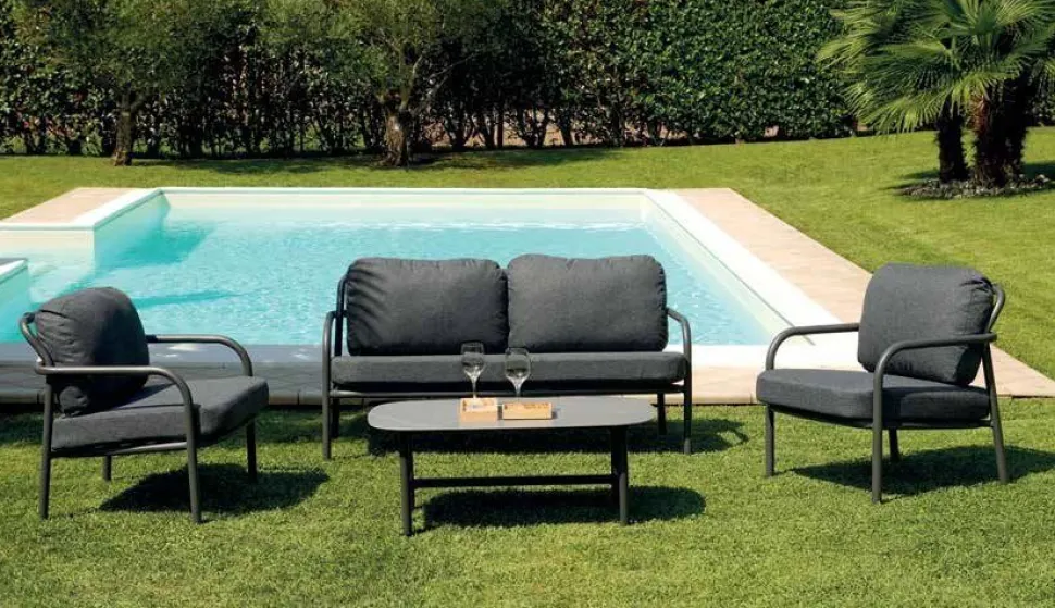 Set Divani da esterno Almeria con Divano, 2 Poltrone e Tavolino in Alluminio e Top in Gres