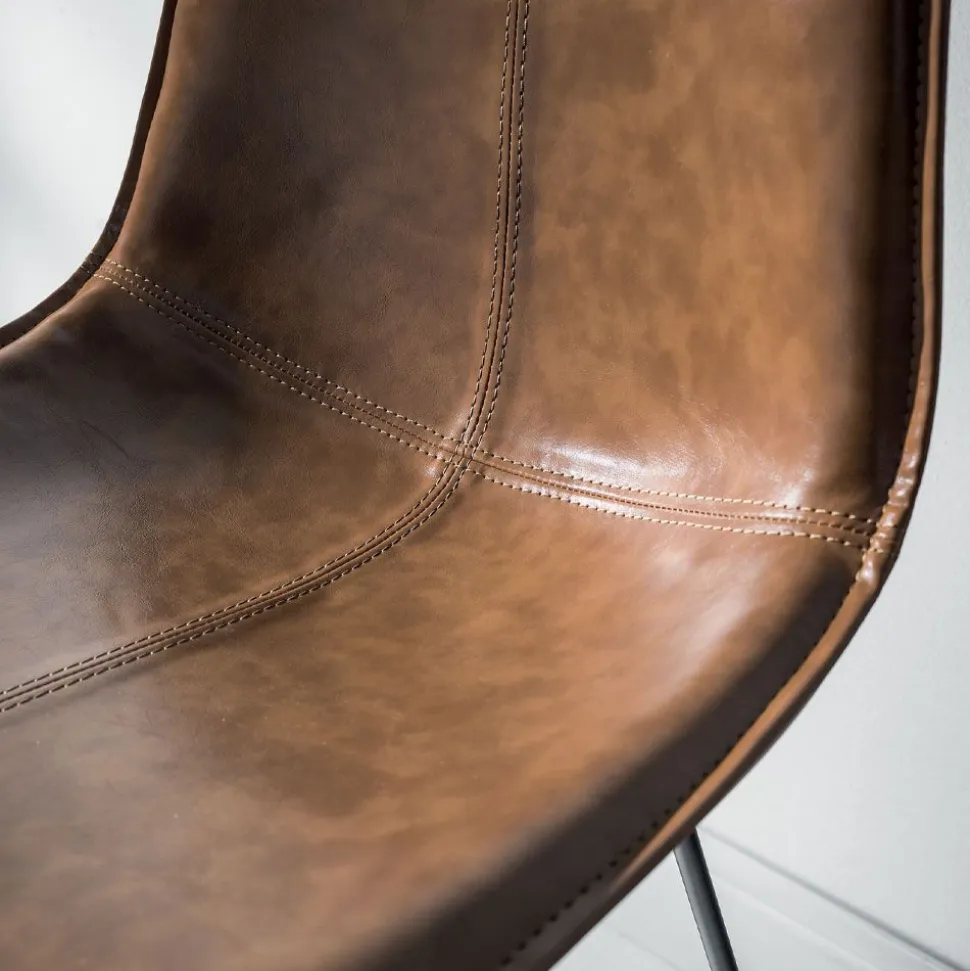 Sgabello Dublin con gambe a slitta in Ecopelle cuoio vissuto