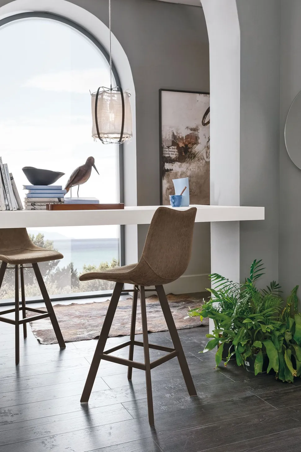 Sgabello fisso con struttura in metallo e seduta imbottita Maiorca Plus disponibile in vari colori
