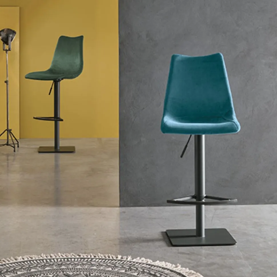 Sgabello regolabile con seduta imbottita e rivestita Maiorca disponibile in vari colori