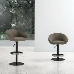 Sgabello regolabile in altezza con seduta rivestita in tessuto effetto pelle Fluf disponibile in 6 colori