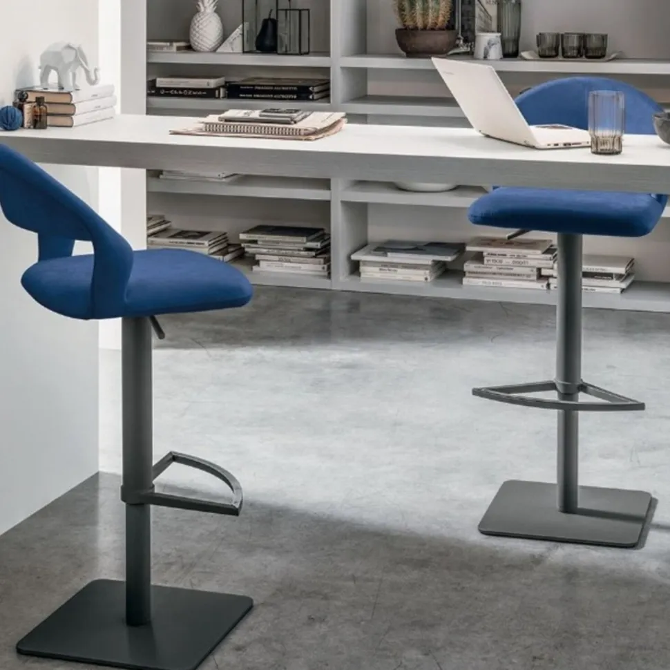 Sgabello regolabile in altezza fino a livello sedia Denver disponibile in vari colori