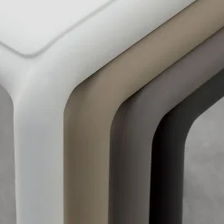 Sgabello River in Resina rinforzata con fiberglass disponibile in 6 colori