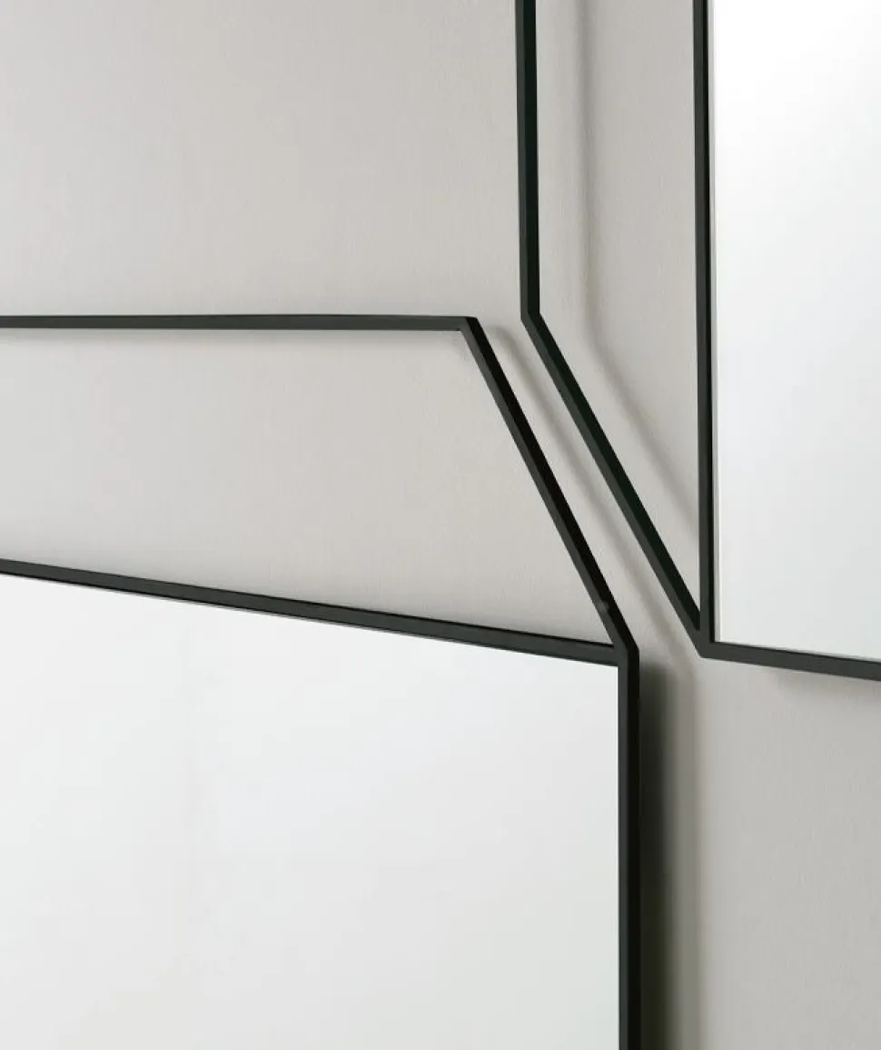 Specchiera con cornice in metallo nero Sguardo disponibile in 2 misure