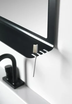 Specchio Alluminium con mensola integrata disponibile in vari colori