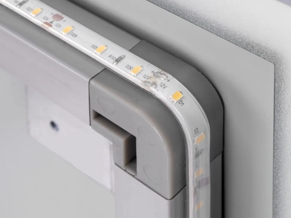 Specchio da bagno Heracles con illuminazione LED frontale e decorativa
