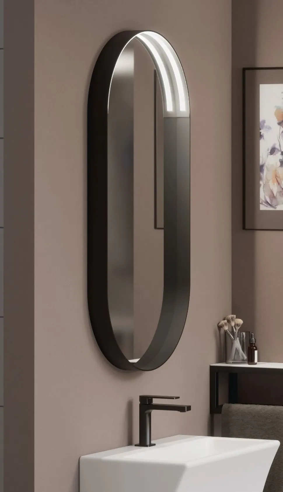 Specchio ovale con luce LED integrata e cornice in metallo nera