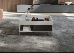 Tavolino con piedini in metallo verniciato Ginta linea Contact disponibile in vari colori