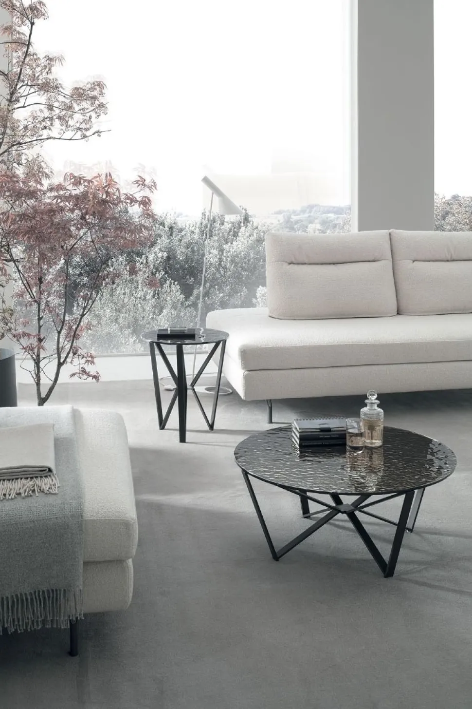 Tavolino da salotto Spider disponibile in vari colori
