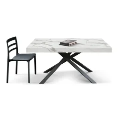 Tavolo allungabile con base incrociata in metallo e Piano in nobilitato effetto Marmo Bianco Statuario