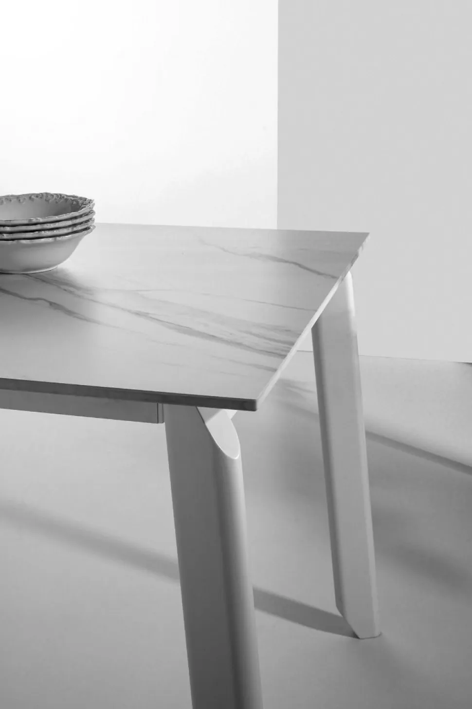 Tavolo allungabile con piano rettangolare in gres porcellanato Efesto disponibile in vari colori L 130