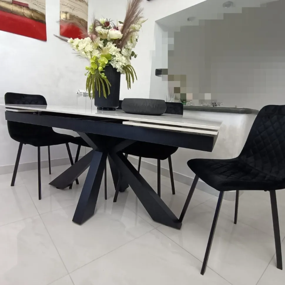 Tavolo allungabile con piano in ceramica finitura bianco statuario Ecate