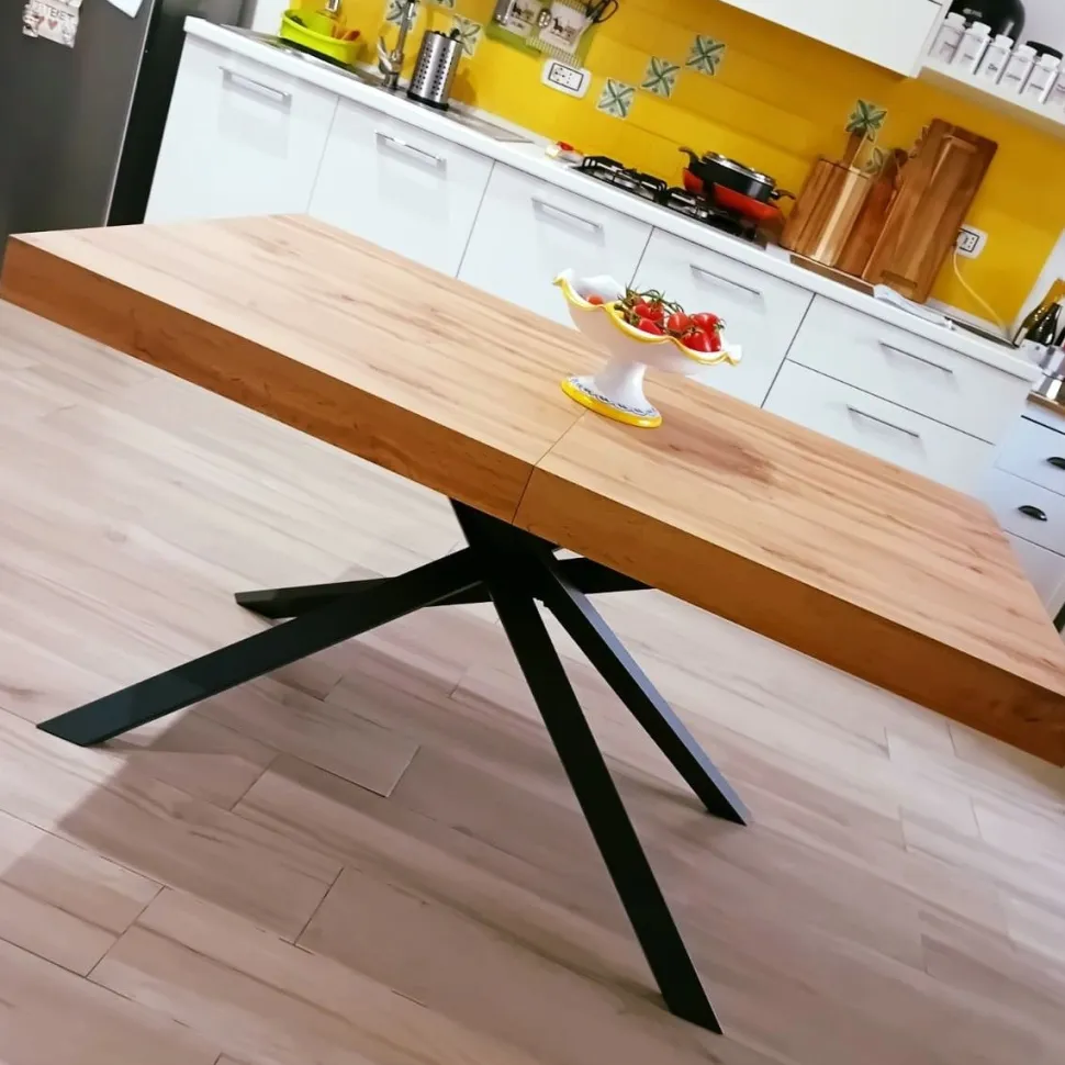 Tavolo allungabile Emme disponibile in 2 misure e 4 colori