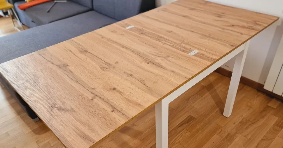 Tavolo allungabile in nobilitato finitura Bianco e Rovere Rustico disponibile in 3 misure