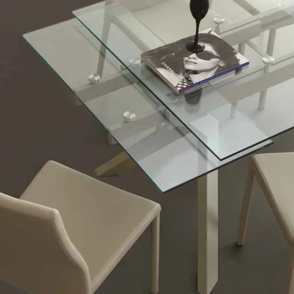 Tavolo allungabile Tokyo Glass disponibile in tre colorazioni
