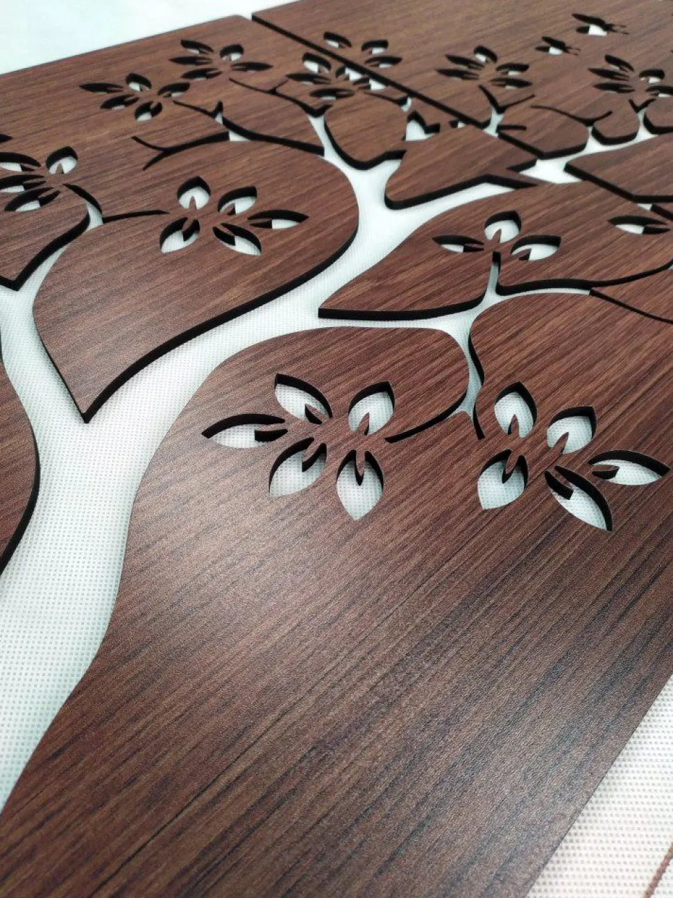Trittico a doppio pannello floreale, legno scuro