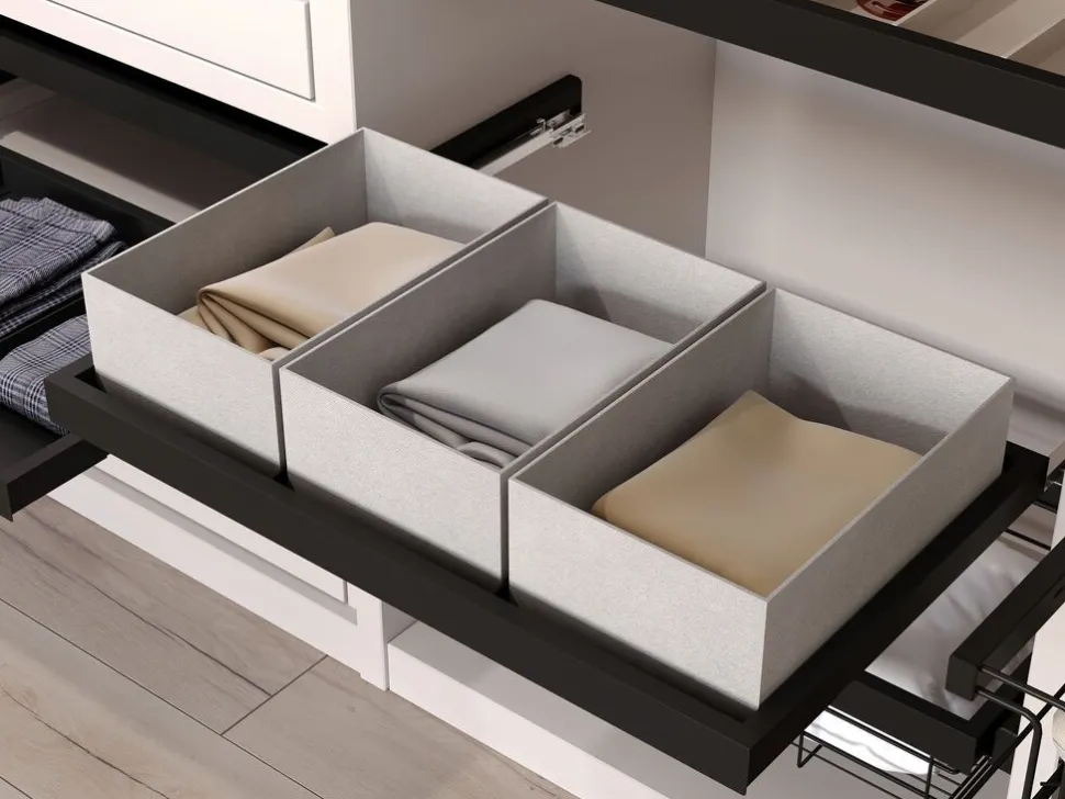 Vassoio estraibile regolabile con chiusura soft per armadi disponibile in 2 colori e 3 misure