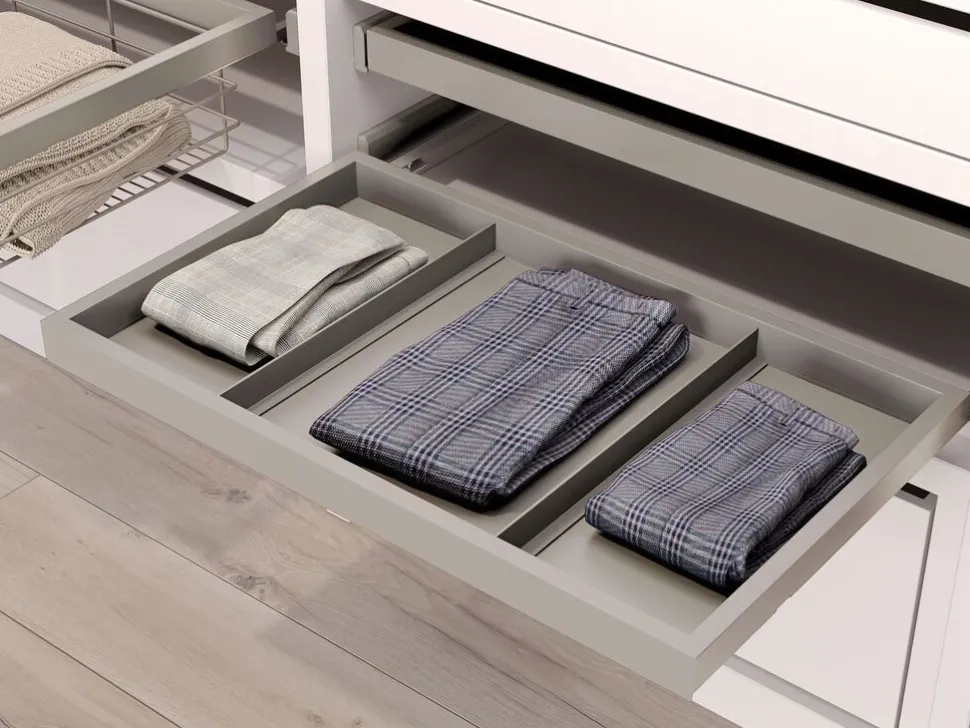 Vassoio estraibile regolabile con chiusura soft per armadi disponibile in 2 colori e 3 misure