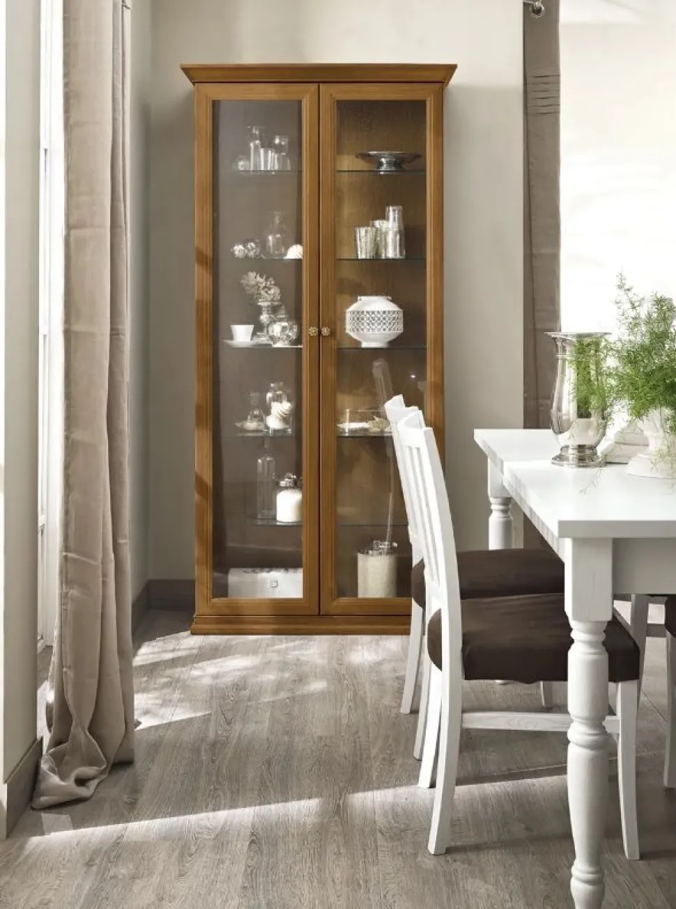 Vetrina Amanda linea Motivi disponibile in vari colori
